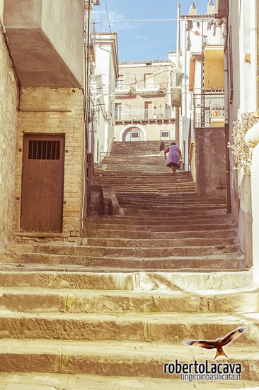 Per le vie del Paese