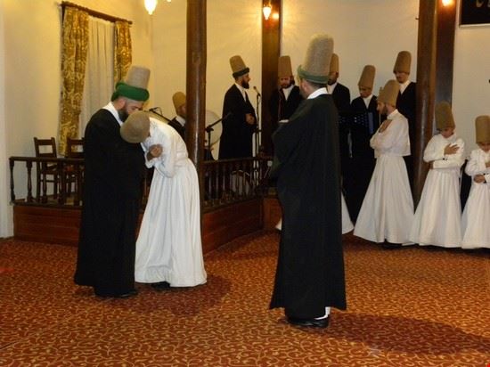  Citta' di Bursa Dervisci in preghiera prima della danza religiosa.  