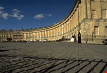 bath piazzale con palazzo
