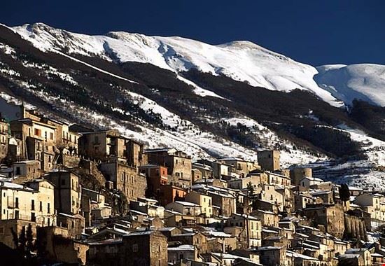 Pettorano sul Gizio Paese tipico dell'Abruzzo Aquilano  