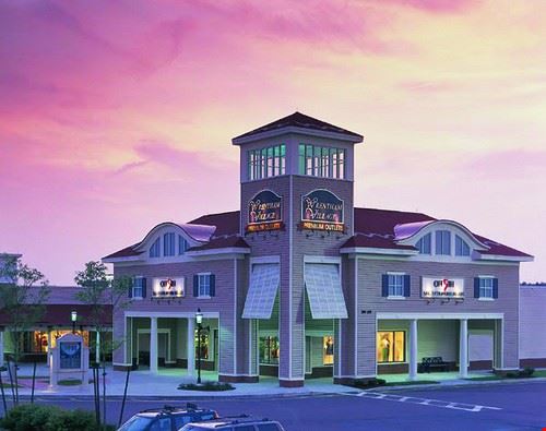Wrentham Village Premium Outlet - Wrentham Village Premium Outlet - ©Smart Destinations - ©Smart Destinations - CC BY-SA 2.0