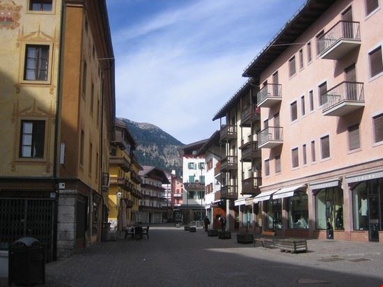 Cortina, la Regina delle Dolomiti Cortina d'Ampezzo Leslie Veen - (CC BY-SA 2.0) Leslie Veen