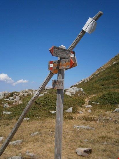  Crocevia di pellegrini che transitano l'Alpe.  