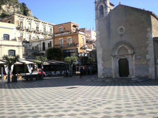 Piazza IX Aprile Taormina  