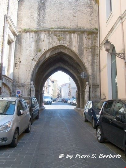Il centro storico L'Arco di San Pietro nel centro storico ©Fiore S. Barbato - CC BY-SA 2.0 ©Fiore S. Barbato