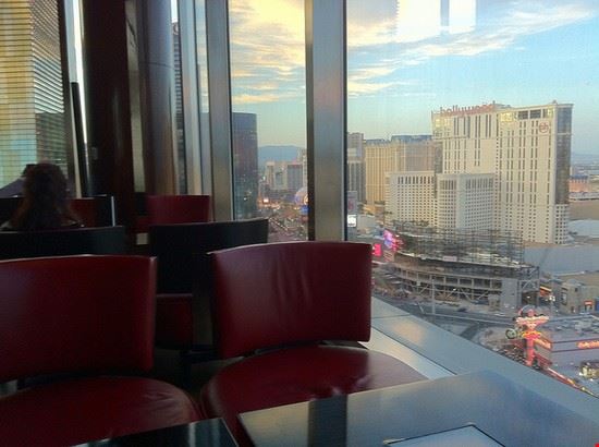 Mandarin Bar - L'interno del locale e la vista su Las Vegas - ©garybembridge - ©garybembridge - CC BY 2.0