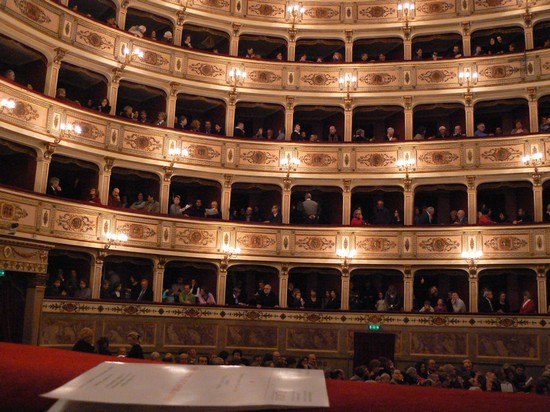 Fermo interno del Teatro dell'aquila