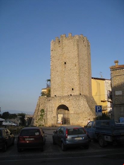Il Castellone e il Cisternone - Il Cisternone - ©sethschoen - ©sethschoen - CC BY-SA 2.0
