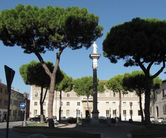 Colonna in granito