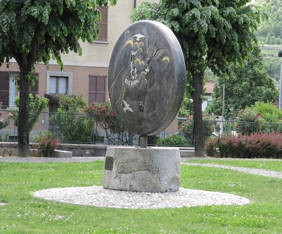 Monumento apparizione " Bene avrai "
