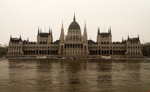 Parlamento Budapest maxwolf00 - Attribution-NonCommercial-ShareAlike (http://creativecommons.org/licenses/by-nc-sa/2.0/) maxwolf00