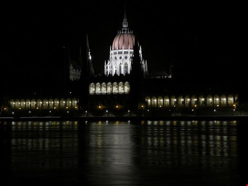 Parlamento Budapest A very exlusive society - Attribution-NonCommercial-ShareAlike (http://creativecommons.org/licenses/by-nc-sa/2.0/) A very exlusive society