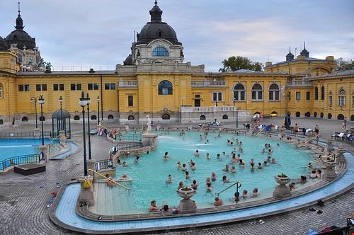 Bagni Széchenyi Budapest Shreyans Bhansali - Attribution-NonCommercial-ShareAlike (http://creativecommons.org/licenses/by-nc-sa/2.0/) Shreyans Bhansali
