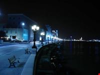 Bari lungomare notturno