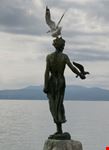 Lungomare di Fiume con statua e volatile