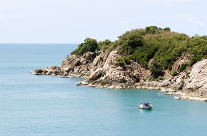Un peschereccio sul litorale di KOH Samui