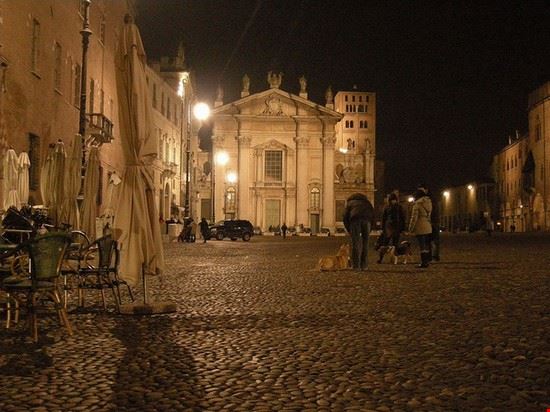 Piazze del centro storico Piazze del centro storico ©mstefano80 - CC BY-SA 2.0 ©mstefano80