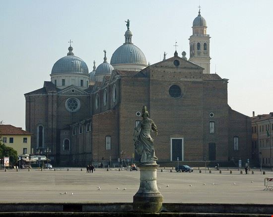  Santa Giustina's Abbey ©Alaskan Dude - CC BY 2.0 ©Alaskan Dude