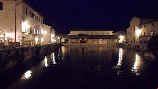  Bagno Vignoni ©bmenicucci - CC BY 2.0 ©bmenicucci