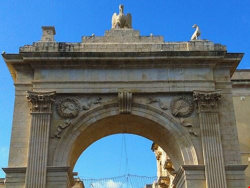 Porta Reale Noto pallotron - Attribution-NonCommercial-ShareAlike (http://creativecommons.org/licenses/by-nc-sa/2.0/) pallotron