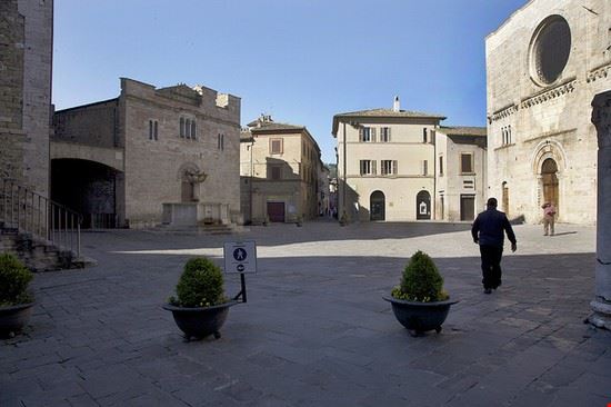 Piazza Silvestri - Piazza Silvestri - ©ebiggs vancouver - ©ebiggs vancouver - CC BY 2.0