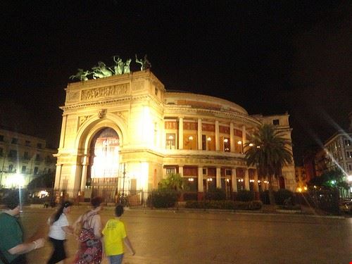  Palermo Dzhingarova - Attribution License (http://creativecommons.org/licenses/by/2.0/) Dzhingarova