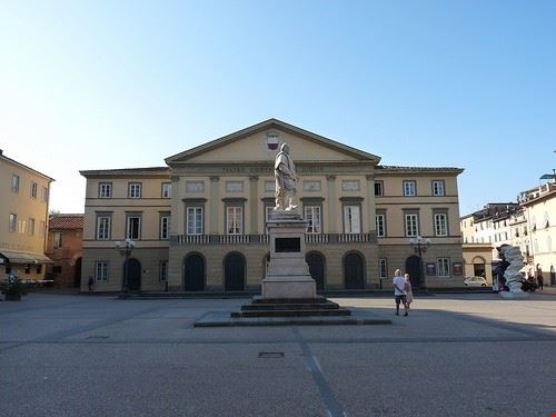 Teatro Comunale Del Giglio - Mr Allan Parsons - Mr Allan Parsons - Attribution License (http://creativecommons.org/licenses/by/2.0/)