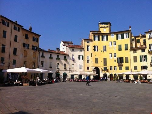 Anfiteatro Square Lucca Visit Tuscany - Attribution License (http://creativecommons.org/licenses/by/2.0/) Visit Tuscany