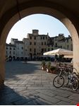 lucca piazza dell anfiteatro