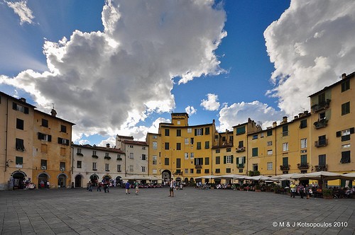 lucca piazza dell anfiteatro