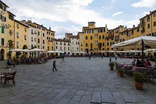 Anfiteatro Square Lucca yashima - Attribution-ShareAlike License (http://creativecommons.org/licenses/by-sa/2.0/) yashima