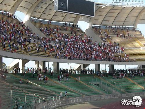 Stadio San Nicola Bari .Giacomo - Attribution-NonCommercial-NoDerivs (http://creativecommons.org/licenses/by-nc-nd/2.0/) .Giacomo