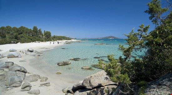  Il Lido di Orri si caratterizza due tre spiagge grandi e altre calette piu piccole, sabbia finissima, e acqua molto bassa.
La spiaggia pricipale e' servita da un ampio parcheggio, ristoranti e bar.
  