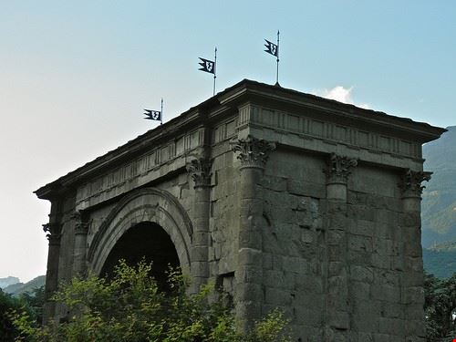 Arch of Augustus Aosta guillermogg - Attribution-NonCommercial-ShareAlike (http://creativecommons.org/licenses/by-nc-sa/2.0/) guillermogg