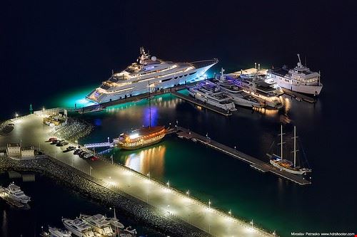 Dubai Marina Dubai Miroslav Petrasko (hdrshooter.com) - Attribution-NonCommercial-NoDerivs (http://creativecommons.org/licenses/by-nc-nd/2.0/) Miroslav Petrasko (hdrshooter.com)