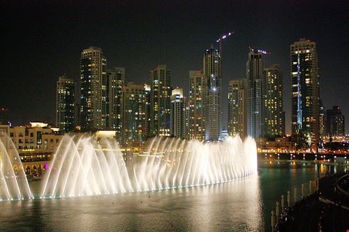 Burj Fountain Dubai arripay - Attribution-ShareAlike License (http://creativecommons.org/licenses/by-sa/2.0/) arripay
