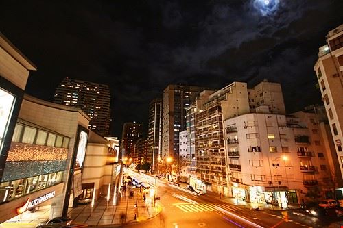 Alto Palermo Buenos Aires 'J' - Attribution-NonCommercial (http://creativecommons.org/licenses/by-nc/2.0/) 'J'