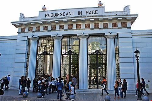 Recoleta Cemetery Buenos Aires @jesusdehesa - Attribution-NoDerivs (http://creativecommons.org/licenses/by-nd/2.0/) @jesusdehesa