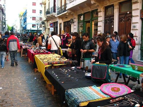 Feria de Plaza Dorrego Buenos Aires whl.travel - Attribution-NonCommercial-ShareAlike (http://creativecommons.org/licenses/by-nc-sa/2.0/) whl.travel