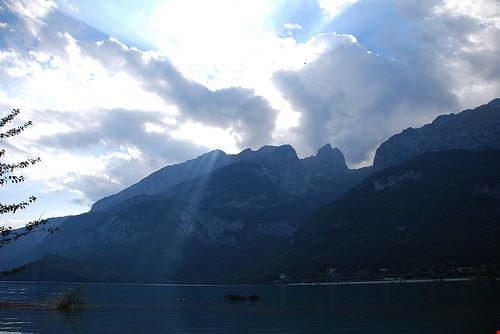 Lago di Molveno Molveno enry1986 - Attribution-NonCommercial-ShareAlike (http://creativecommons.org/licenses/by-nc-sa/2.0/) enry1986