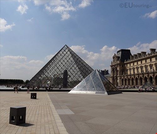 Pyramide du Louvre Parigi eutouring - Attribution-NonCommercial-ShareAlike (http://creativecommons.org/licenses/by-nc-sa/2.0/) eutouring