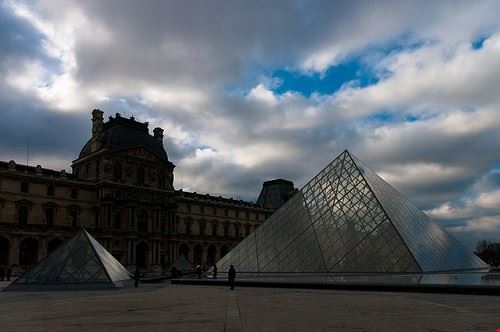 Pyramide du Louvre Parigi zer0_pt - Attribution-NonCommercial-NoDerivs (http://creativecommons.org/licenses/by-nc-nd/2.0/) zer0_pt