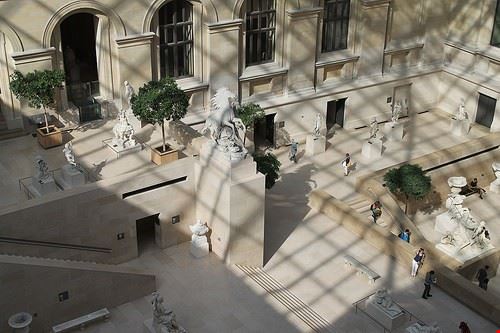 Pyramide du Louvre Parigi ironypoisoning - Attribution-ShareAlike License (http://creativecommons.org/licenses/by-sa/2.0/) ironypoisoning