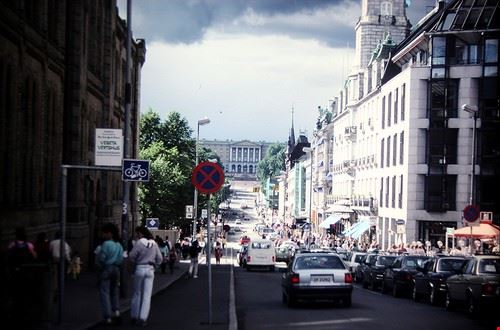 Karl Johans Gate Oslo Arthur Chapman - Attribution-NonCommercial-ShareAlike (http://creativecommons.org/licenses/by-nc-sa/2.0/) Arthur Chapman