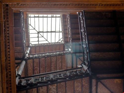 Bradbury Building Los Angeles Emily Barney - Attribution-NonCommercial (http://creativecommons.org/licenses/by-nc/2.0/) Emily Barney