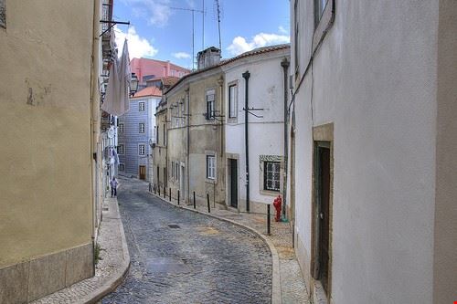 Passeggiando per Alfama - Maurizio Mori - Maurizio Mori - Attribution-NonCommercial (http://creativecommons.org/licenses/by-nc/2.0/)