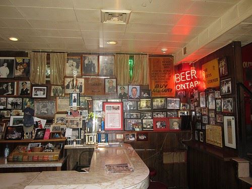 Billy Goat Tavern Chicago TheGirlsNY - Attribution-ShareAlike License (http://creativecommons.org/licenses/by-sa/2.0/) TheGirlsNY