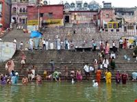 i colori dell alba varanasi