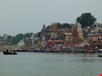 in barca all alba varanasi