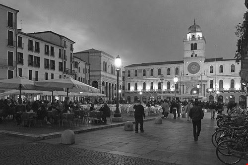 Piazza dei Signori Verona luca.fasolo - Attribution-ShareAlike License (http://creativecommons.org/licenses/by-sa/2.0/) luca.fasolo